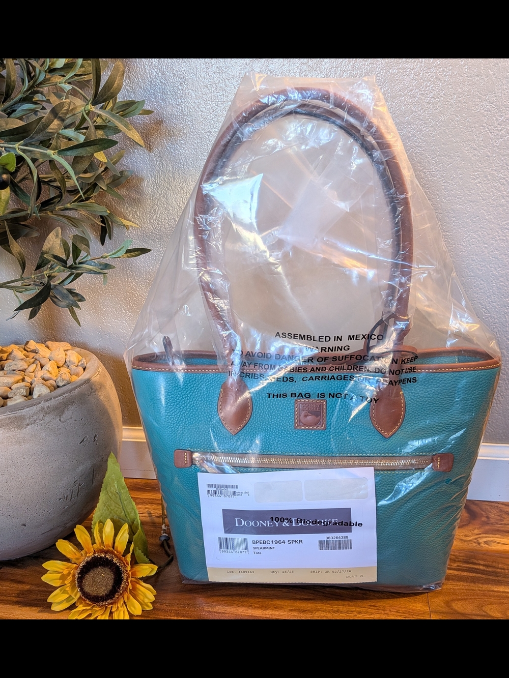 NWT! Dooney & Bourke Pebble Grain Tote in SPEARMINT